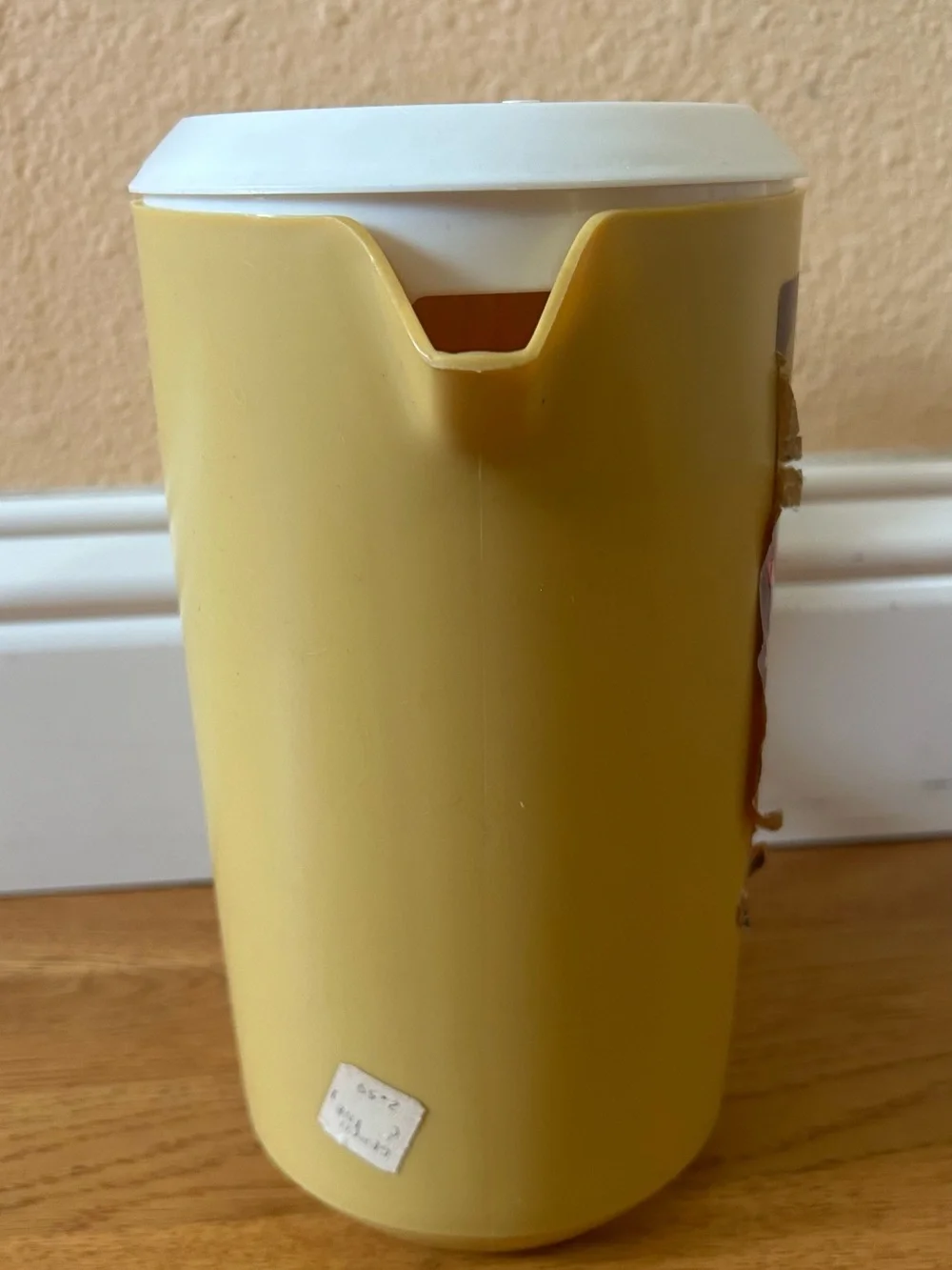 VTG NOS Rubbermaid Harvest Gold Covered Pitcher with White Lid 2.25 Quart Retro